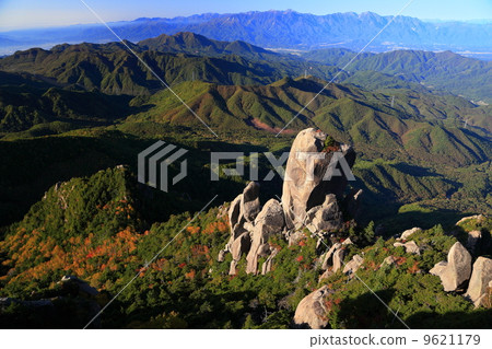 從Ochi Chichibu·Ruisuyama山岩和南阿爾卑斯山遠景 從Ochi Chichibu·Ruisuyama山岩和南阿爾卑斯山遠景 9621179