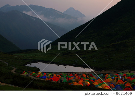 Tent site of Southern Alps · Sugorokuike and dusk of dusk are the mountains 9621409