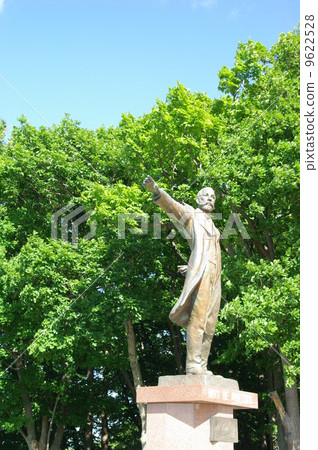 克拉克雕像 9622528