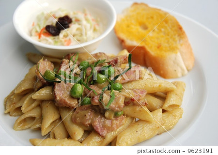 Penne spicy green curry sauce, Thai fusion food Penne spicy green curry sauce, Thai fusion food 9623191