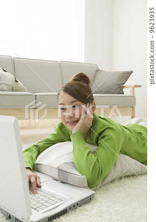 Internet surfing 9623935