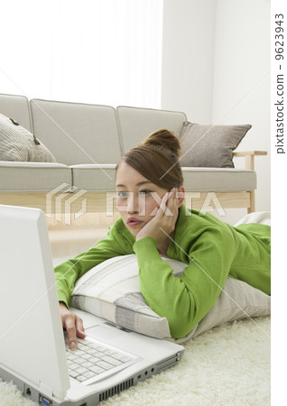 Internet surfing 9623943