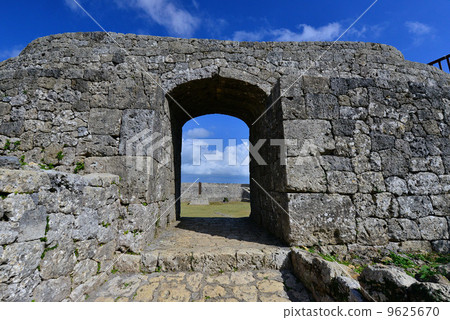 Nakagusuku城堡廢墟世界遺產門 9625670
