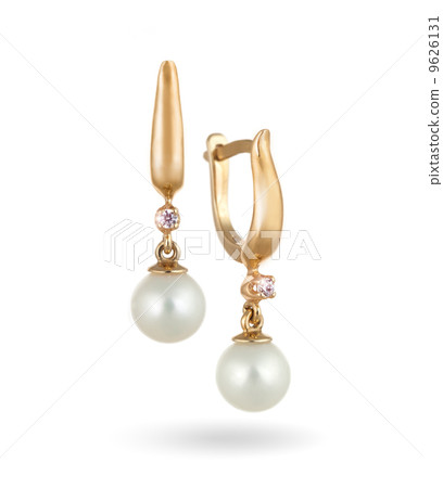Beautiful Gold Earrings with Diamonds and Pearls / Isolated Beautiful Gold Earrings with Diamonds and Pearls / Isolated 9626131