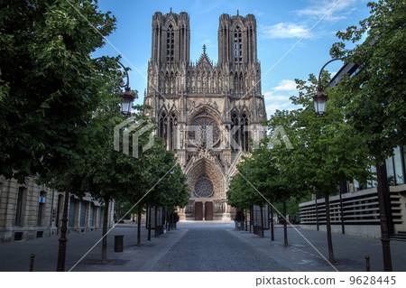 Cathedral Notre Dame in Reims, France 9628445