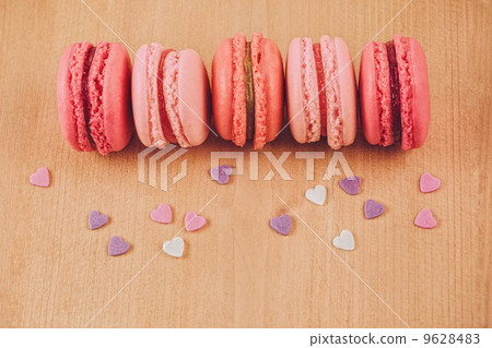 strawberry, raspberry and rhubarb macaroons 9628483