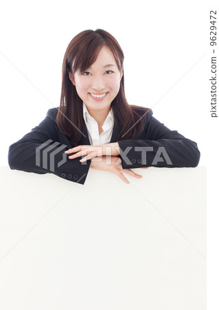 有標誌的一名婦女 有標誌的一名婦女 9629472