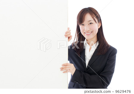 有標誌的一名婦女 有標誌的一名婦女 9629476