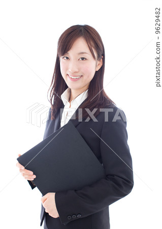 拿著文件的婦女 拿著文件的婦女 9629482