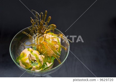 ice cream with caramel curl 9629720