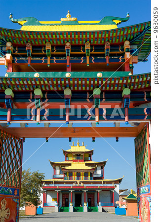 buddhist temple gate 9630059