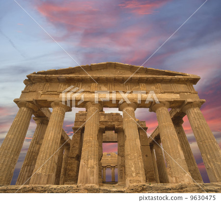 Ancient Greek temple of Concordia (V-VI century BC), Valley of the Temples, Agrigento, Sicily. Ancient Greek temple of Concordia (V-VI century BC), Valley of the Temples, Agrigento, Sicily. 9630475