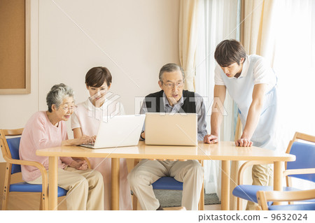Senior who taught a computer to a nurse 9632024
