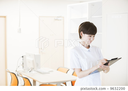 一位女士的護士接受采訪 一位女士的護士接受采訪 9632200