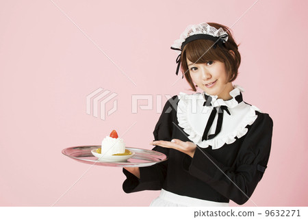 Maid to offer cake 9632271