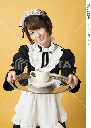 Maid serving coffee Maid serving coffee 9632398