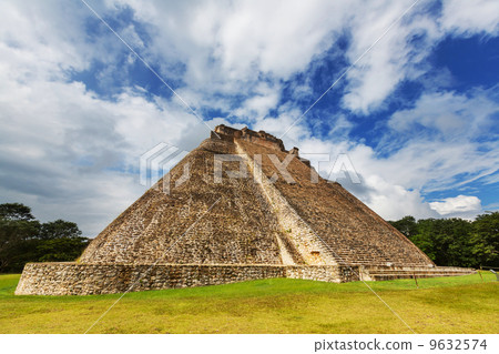 Uxmal 9632574