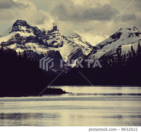 Canadian mountains Canadian mountains 9632622