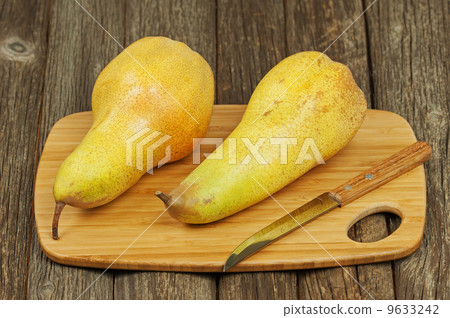 Ripe pears on wooden background. 9633242