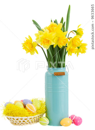 bouquet of daffodils flowers with easter eggs bouquet of daffodils flowers with easter eggs 9633665