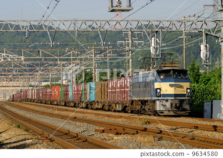 EF 66 52 Towing freight train 9634580