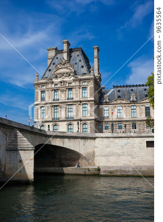Louvre museum 9635564