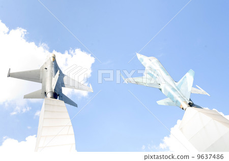 warplane monument 9637486
