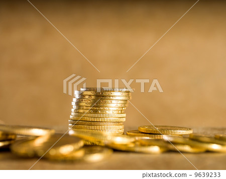 Lots of gold coins 9639233