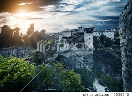 Monareties on Meteora 9639340