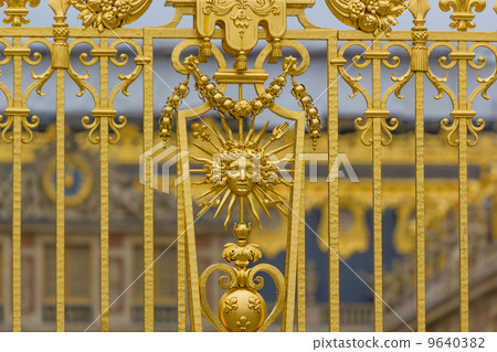 Golden ornate gate of Chateau de Versailles Golden ornate gate of Chateau de Versailles 9640382
