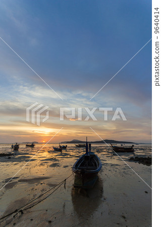 Beautiful sunrise in Rawai on the island of Phuket 9640414