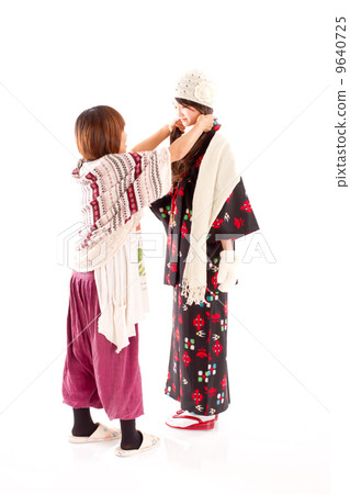 A young Japanese girl who gets a kimono dressed in a hairdresser 9640725