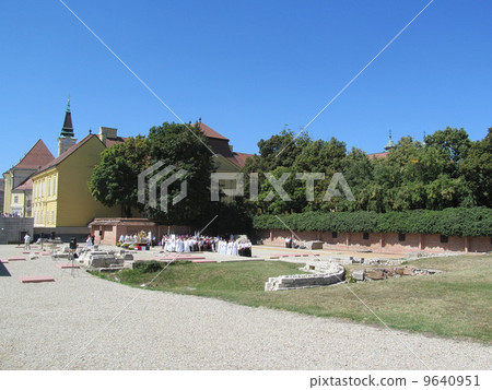 Visiting the city of Hungary (ruins park of Székesfehaevar) 9640951