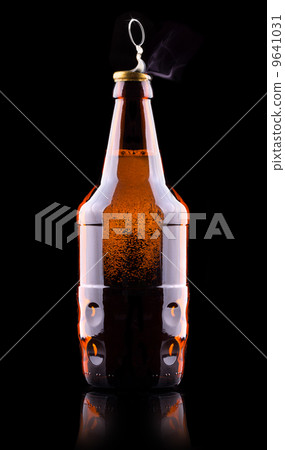 open wet beer bottle open wet beer bottle 9641031