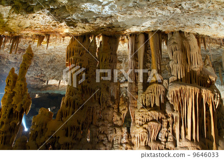 Stalactite stalagmite cavern 9646033