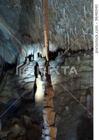 Stalactite stalagmite cavern 9646040