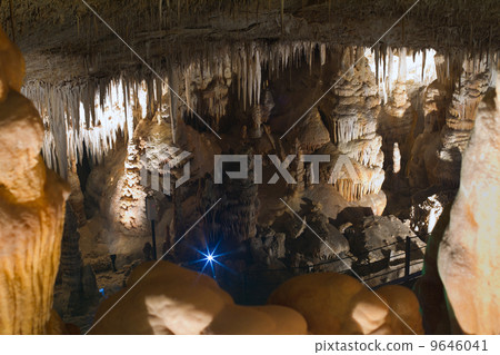 Stalactite stalagmite cavern 9646041