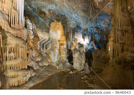 Stalactite stalagmite cavern 9646043