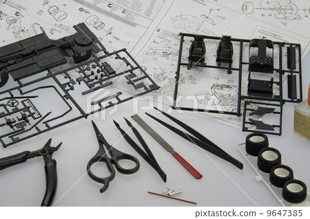 Enjoy the plastic model Enjoy the plastic model 9647385