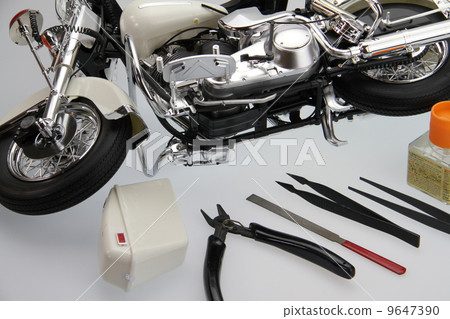 Enjoy the plastic model Enjoy the plastic model 9647390