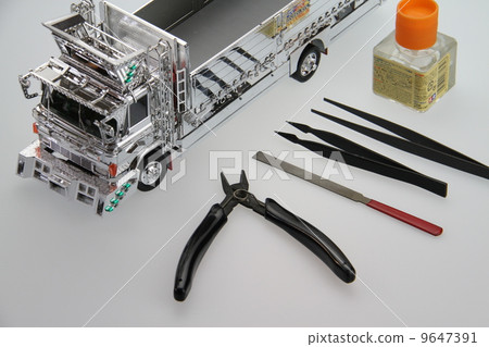 Enjoy the plastic model Enjoy the plastic model 9647391