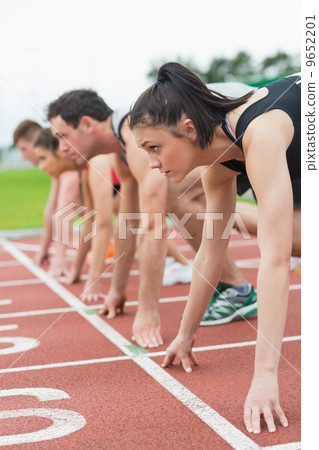 Young people ready to race on track field 9652201
