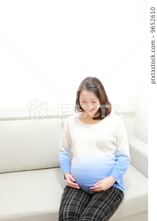 Pregnant woman 9652610