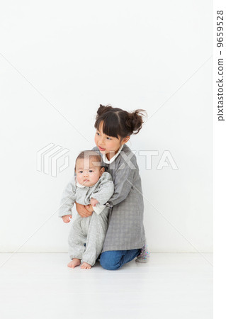 兄弟3個月大,5歲 兄弟3個月大,5歲 9659528