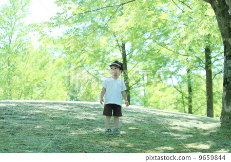 A boy in the sunbeams through the sun 9659844