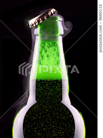 open wet beer bottle 9660118