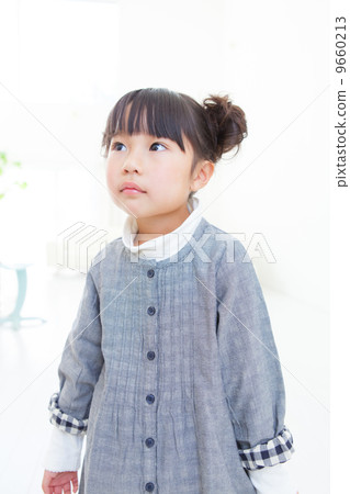 5歲的女孩 5歲的女孩 9660213