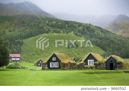 Overgrown Typical Rural Icelandic Houses Overgrown Typical Rural Icelandic Houses 9660502