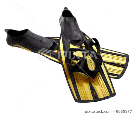 Mask and flippers with water drops 9660577