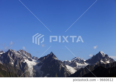 High mountains and blue sky 9660612